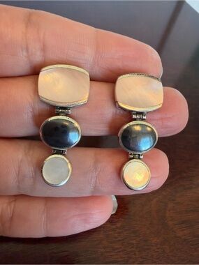 STERLING SILVER MOTHER OF
PEARL EARRINGS vintage
